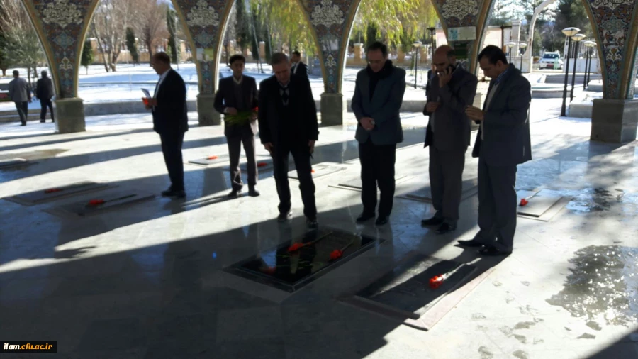 حضور دکتر مهرمحمدی در مزار شهدای گمنام ایلام 3