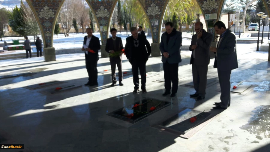 حضور دکتر مهرمحمدی در مزار شهدای گمنام ایلام 4