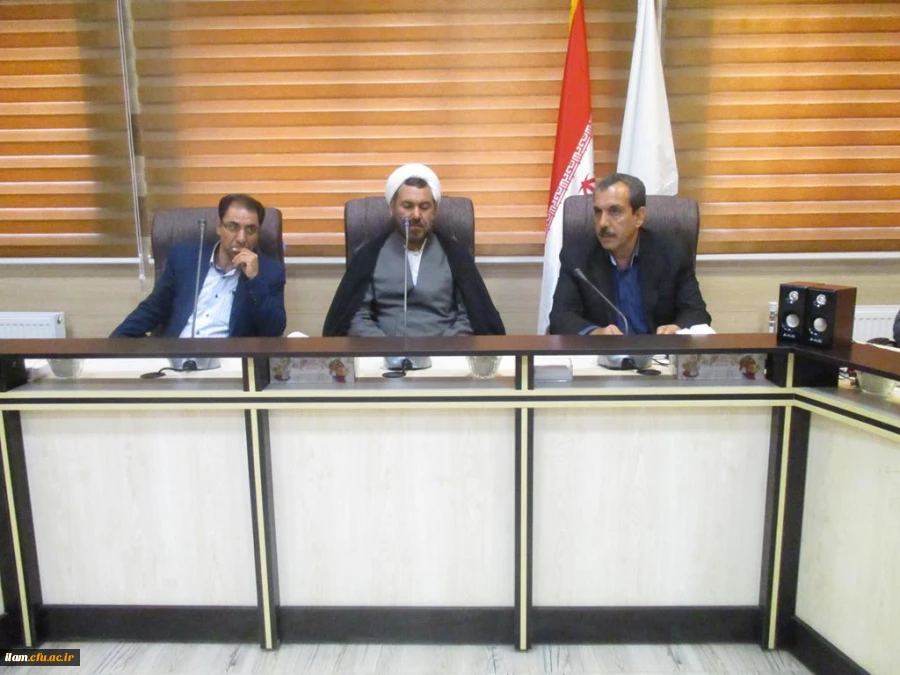 حجت الاسلام و المسلمین عابدی معاون فرهنگی و اجتماعی دانشگاه فرهنگیان در جمع کارکنان دانشگاه فرهنگیان ایلام: