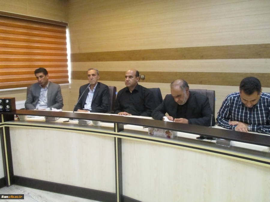 حجت الاسلام و المسلمین عابدی معاون فرهنگی و اجتماعی دانشگاه فرهنگیان در جمع کارکنان دانشگاه فرهنگیان ایلام: