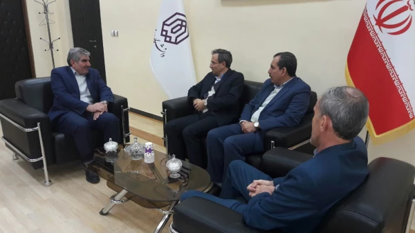 بازدید معاون پژوهش و فناوری دانشگاه فرهنگیان کشور از غرفه دانشگاه فرهنگیان ایلام