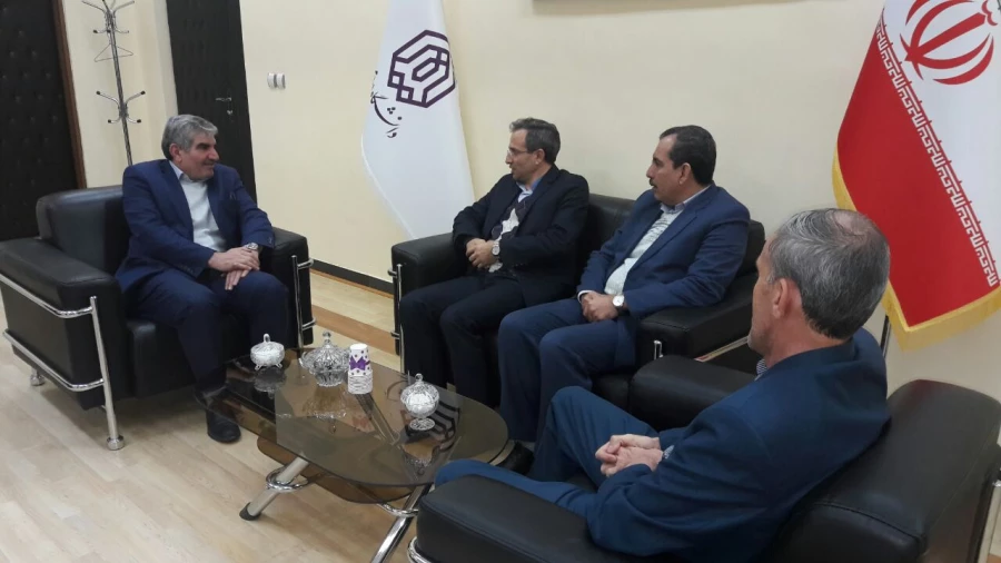 بازدید معاون پژوهش و فناوری دانشگاه فرهنگیان کشور از غرفه دانشگاه فرهنگیان ایلام