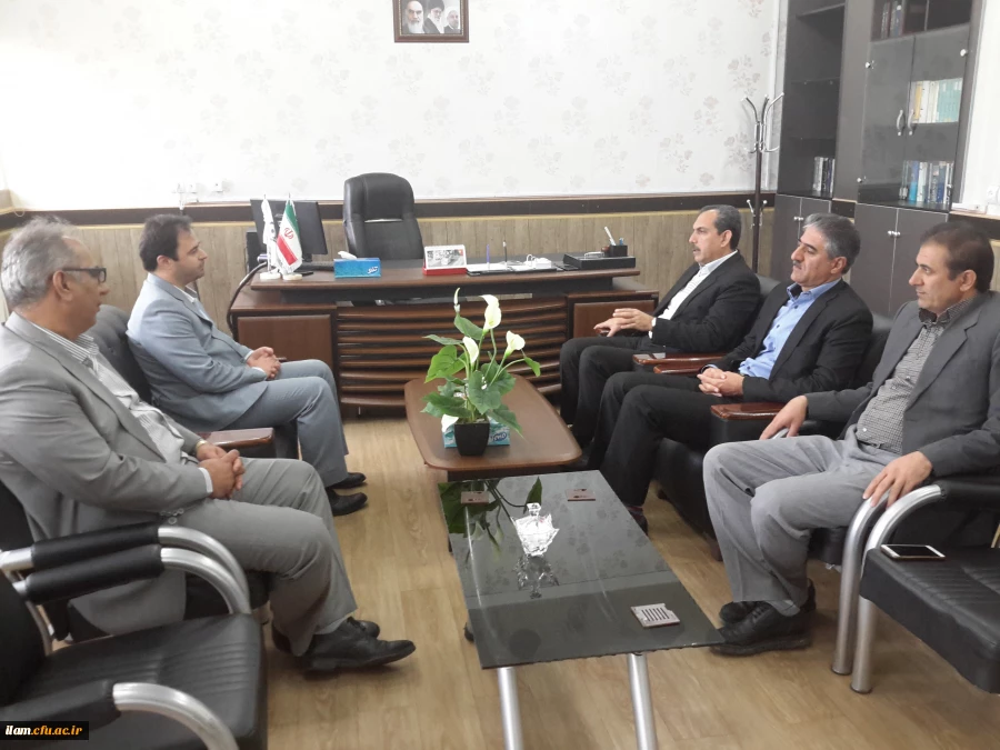 جلسه دانشگاه فرهنگیان با مدیرعامل بانک تجارت استان ایلام