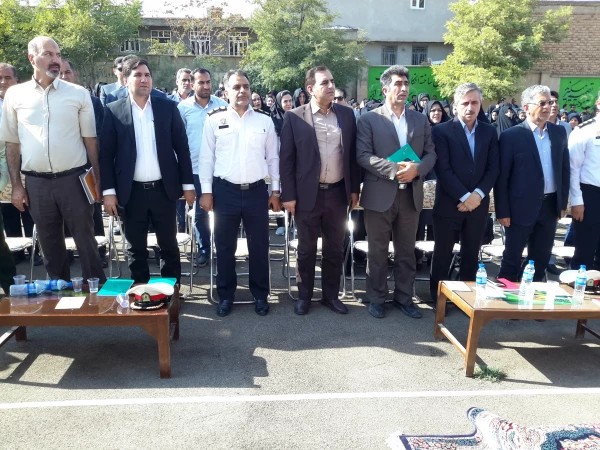 مراسم نواختن نمادین زنگ آغاز سال تحصیلی جدید