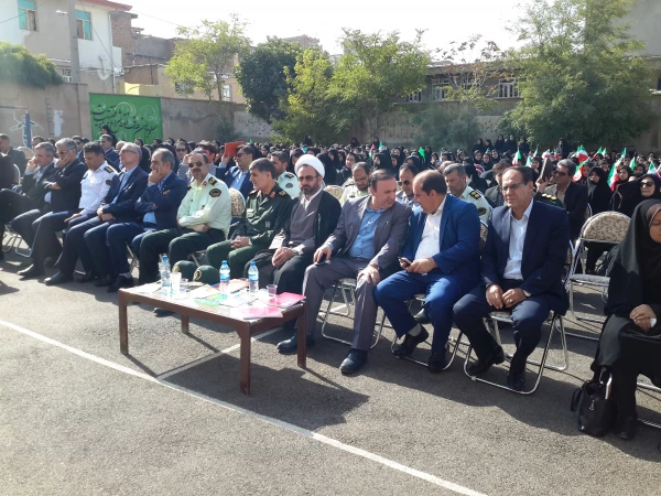 مراسم نواختن نمادین زنگ آغاز سال تحصیلی جدید