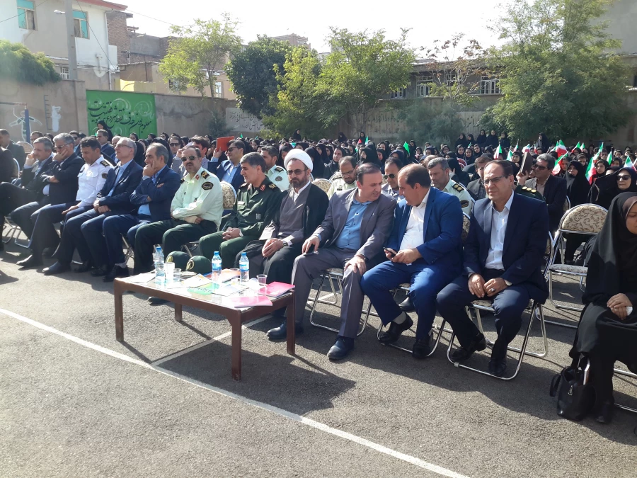 مراسم نواختن نمادین زنگ آغاز سال تحصیلی جدید