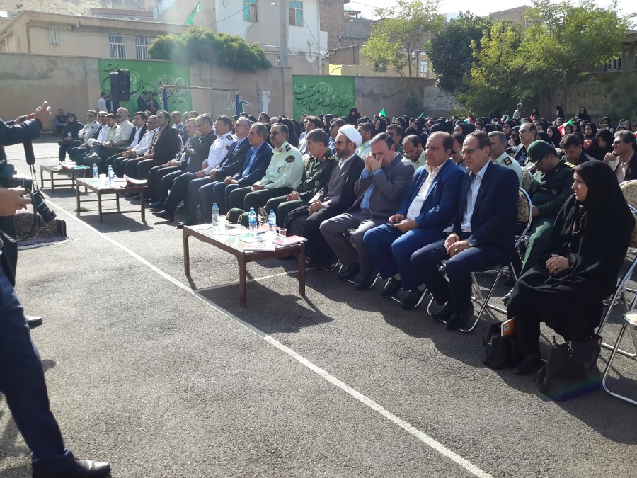 مراسم نواختن نمادین زنگ آغاز سال تحصیلی جدید