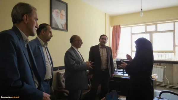 حضور آقای دکتر صالحیان در محل ثبت نام دانشجو معلمان جدیدالورود پردیس شهید مدرس