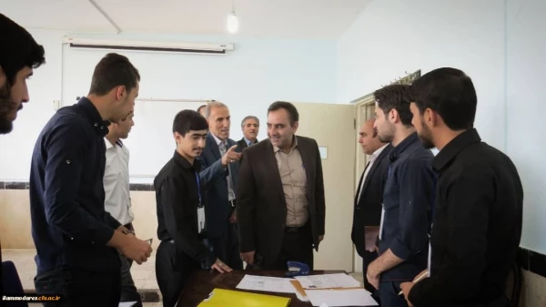 حضور آقای دکتر صالحیان در محل ثبت نام دانشجو معلمان جدیدالورود پردیس شهید مدرس