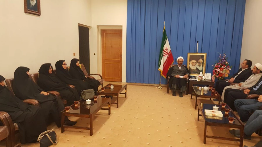 دیدار سرپرست و کارکنان دانشگاه فرهنگیان ایلام با نماینده ولی فقیه 