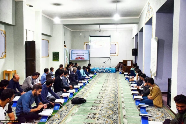 برگزاری محفل انس با قرآن به مناسب هفته ی مبارک قرآن وعترت در دانشگاه