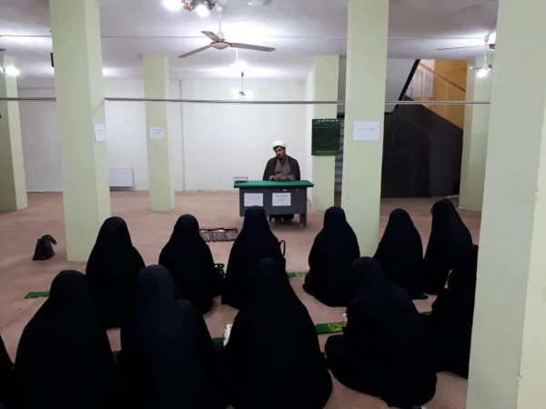 برگزاری نماز جماعت و سخنرانی به مناسبت بزرگداشت هفته قرآنی 