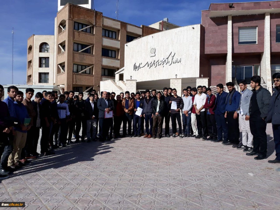 بازدید علمی- پژوهشی دانشجویان پردیس شهید مدرس از کتابخانه مرکزی ایلام