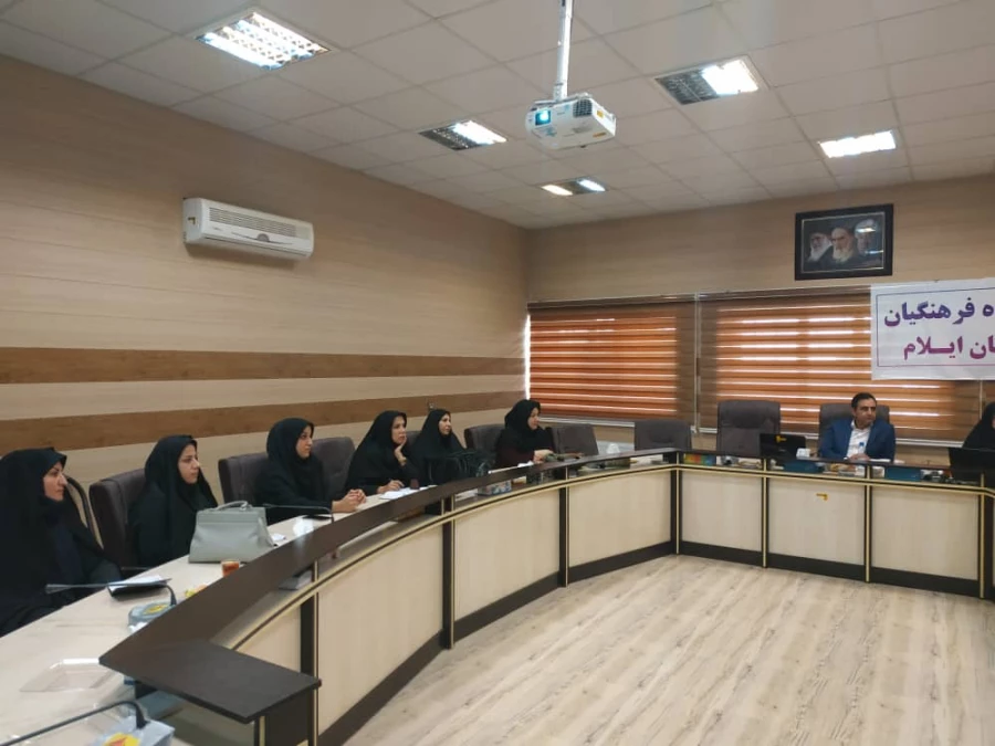 کارگاه هم اندیشی مدرسین گروه زبان و ادبیات فارسی دانشگاه فرهنگیان ایلام ت