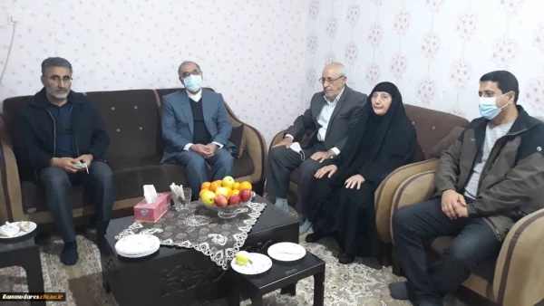 دیدار مسئولین دانشگاه با خانواده ی دانشجو معلم شهید علی شیروانیان