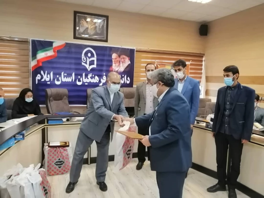 آیین تجلیل و تقدیر از برگزیدگان برنامه های دهه سرآمدی آموزش دانشگاه فرهنگیان استان ایلام