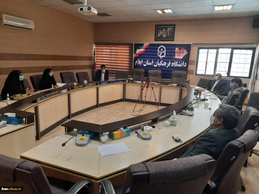 جلسه گروه آموزشی با حضور مدیر گروه و اساتید دانشگاه 