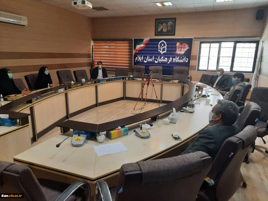 جلسه گروه آموزشی با حضور مدیر گروه و اساتید دانشگاه 