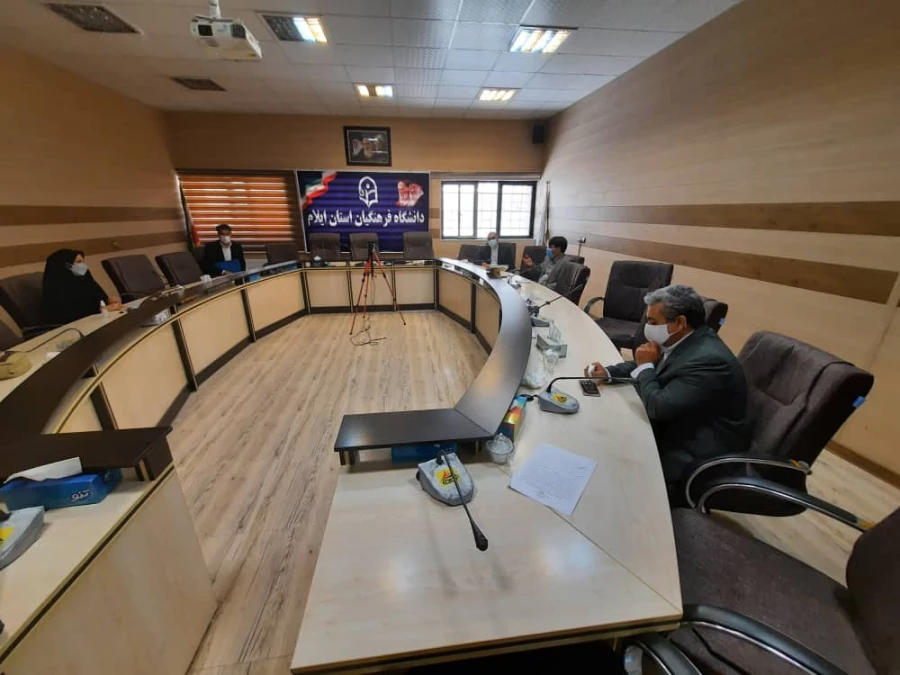 جلسه گروه آموزشی با حضور مدیر گروه و اساتید دانشگاه 