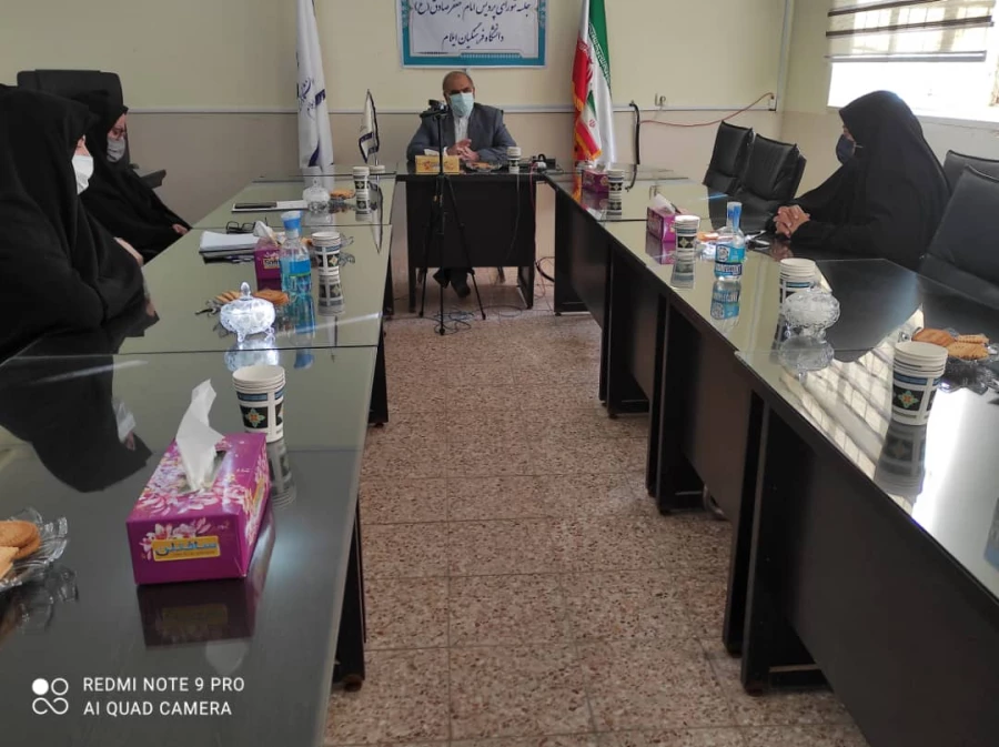 نشست صمیمی سرپرست مدیریت امور پردیس های استانی با کارکنان پردیس امام جعفر صادق(ع)