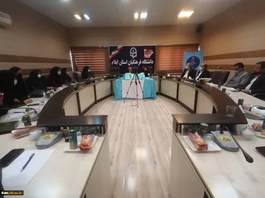 تجلیل از برگزیدگان هفته پژوهش و رونمایی از کتب اعضای هیات علمی ، مدرسین و کارکنان

 4