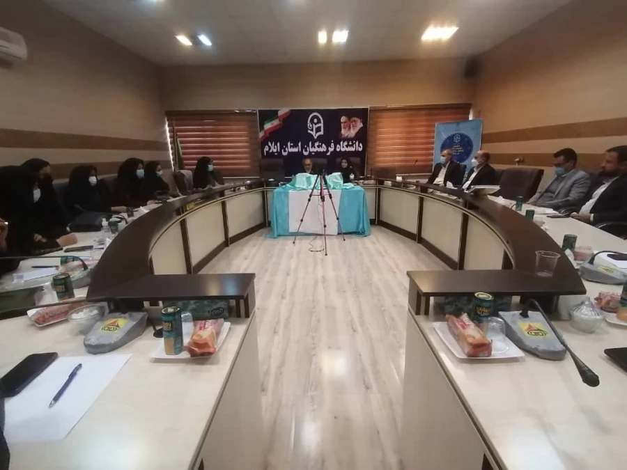 تجلیل از برگزیدگان هفته پژوهش و رونمایی از کتب اعضای هیات علمی ، مدرسین و کارکنان

 4