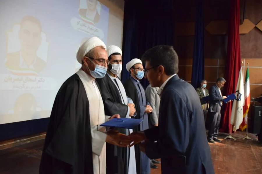 برگزاری ویژه برنامه گرامیداشت دهه سرآمدی آموزش در دانشگاه فرهنگیان استان ایلام 13