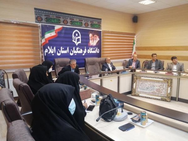 برگزاری مراسم تجلیل از خدمات ارزشمند دو نفر از کارکنان دانشگاه فرهنگیان استان ایلام 3