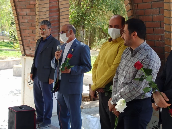 زیارت مزار شهدای گمنام توسط کارکنان و جمعی از دانشجویان دانشگاه فرهنگیان استان ایلام در هفته دفاع مقدس 4