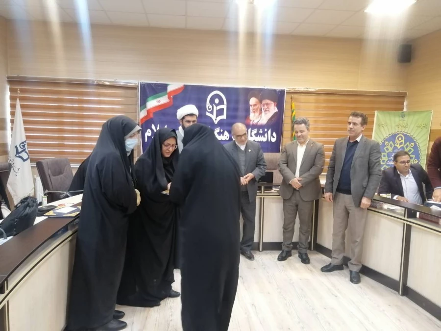 آیین گرامیداشت هفته پژوهش و تجلیل از پژوهشگران برگزیده استانی در دانشگاه فرهنگیان استان ایلام 7