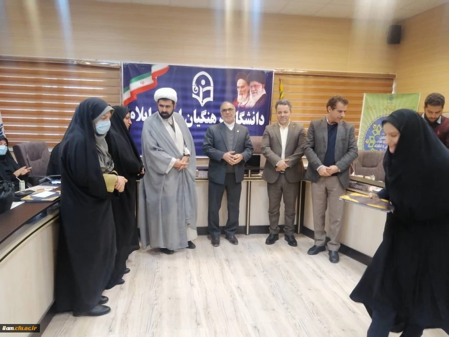 آیین گرامیداشت هفته پژوهش و تجلیل از پژوهشگران برگزیده استانی در دانشگاه فرهنگیان استان ایلام 8