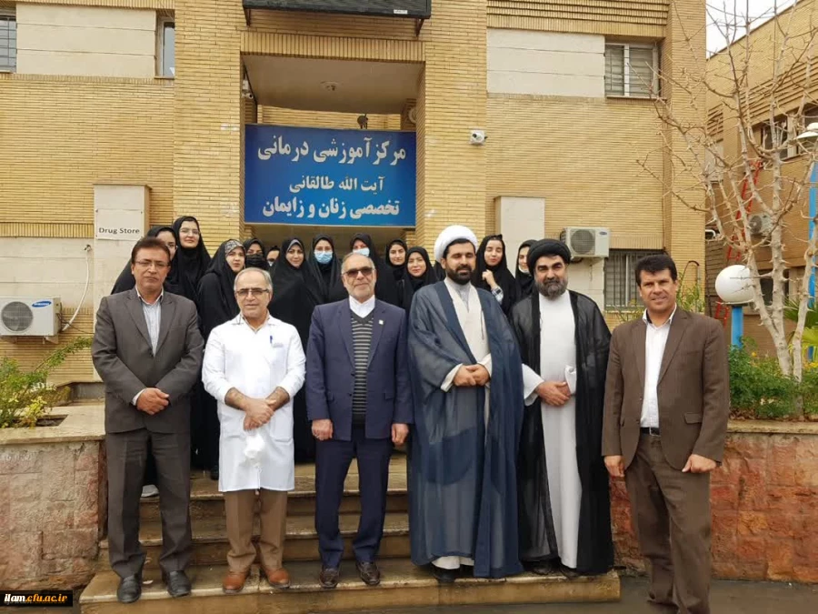 تجلیل از پرستاران بیمارستان طالقانی با اهدا گل و شیرینی توسط دانشجو معلمان پردیس امام جعفر صادق(ع)  2