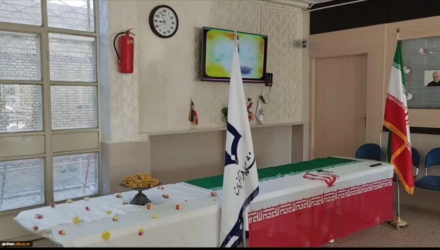 حضور مدیر کل آموزش و پرورش ایلام جناب آقای دکتر درویشی و سرپرست مدیریت امور پردیس های دانشگاه فرهنگیان جناب آقای دکتر پیری و هیئت همراه، در جمع دانشجو معلمان پردیس امام جعفر صادق(ع) بمناسبت 16 آذر « روز دانشجو» 2