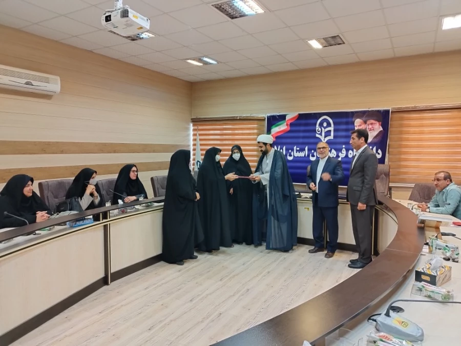 برگزاری آیین تکریم و معارفه مدیران سابق و جدید گروه علوم تربیتی در دانشگاه فرهنگیان استان ایلام 11