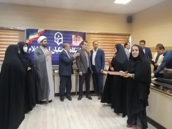 تقدیر از معاونین، کارشناسان و سرپرستان شبانه روزی دانشگاه فرهنگیان استان ایلام 15