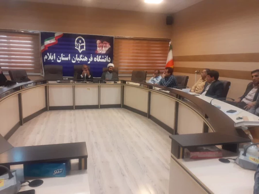 برگزاری مراسم تکریم و تجلیل از خدمات شایسته دو تن از کارکنان دانشگاه فرهنگیان استان ایلام 4