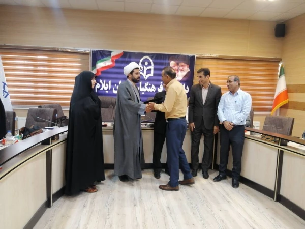 برگزاری مراسم تکریم و تجلیل از خدمات شایسته دو تن از کارکنان دانشگاه فرهنگیان استان ایلام 5