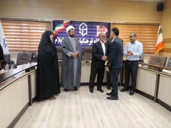 برگزاری مراسم تکریم و تجلیل از خدمات شایسته دو تن از کارکنان دانشگاه فرهنگیان استان ایلام 7