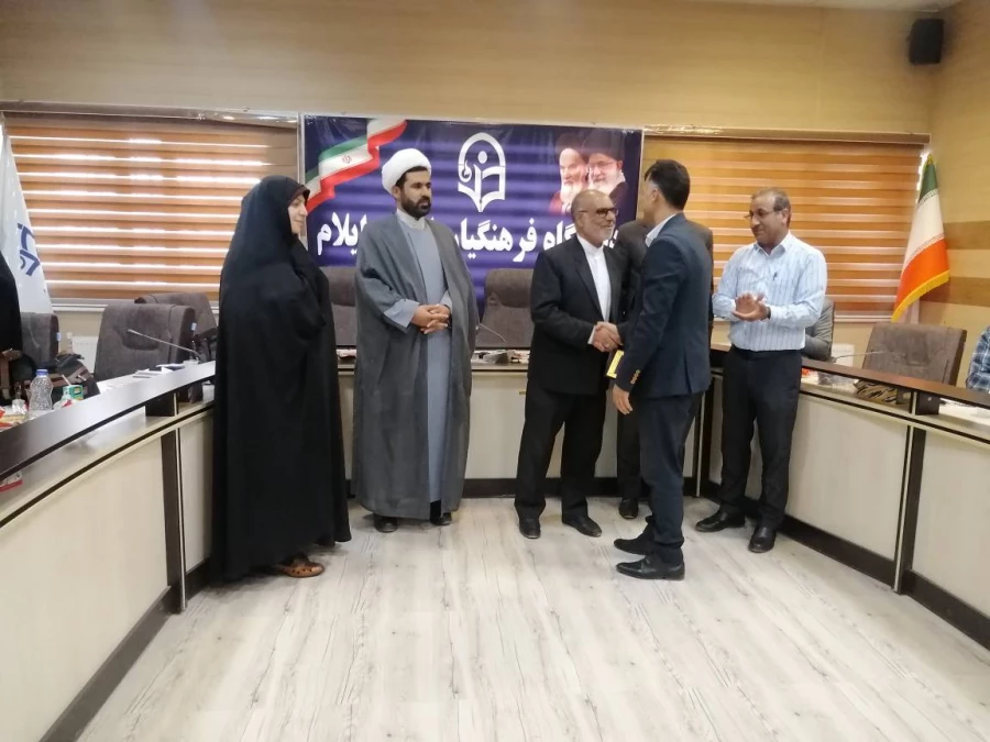 برگزاری مراسم تکریم و تجلیل از خدمات شایسته دو تن از کارکنان دانشگاه فرهنگیان استان ایلام 7