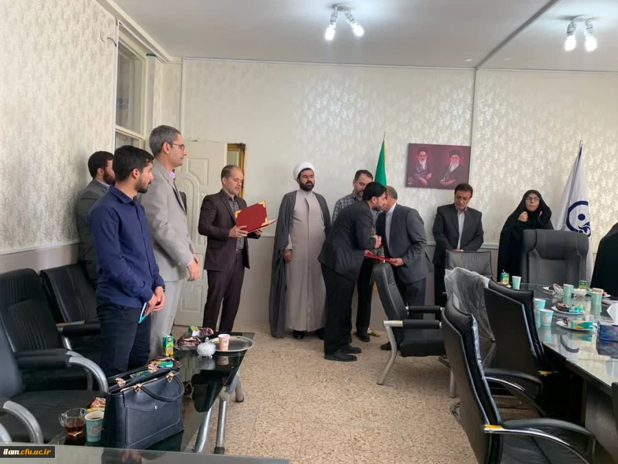 مراسم تکریم و معارفه مسئولین اسبق و جدید بسیج دانشجویی دانشگاه فرهنگیان استان ایلام 5