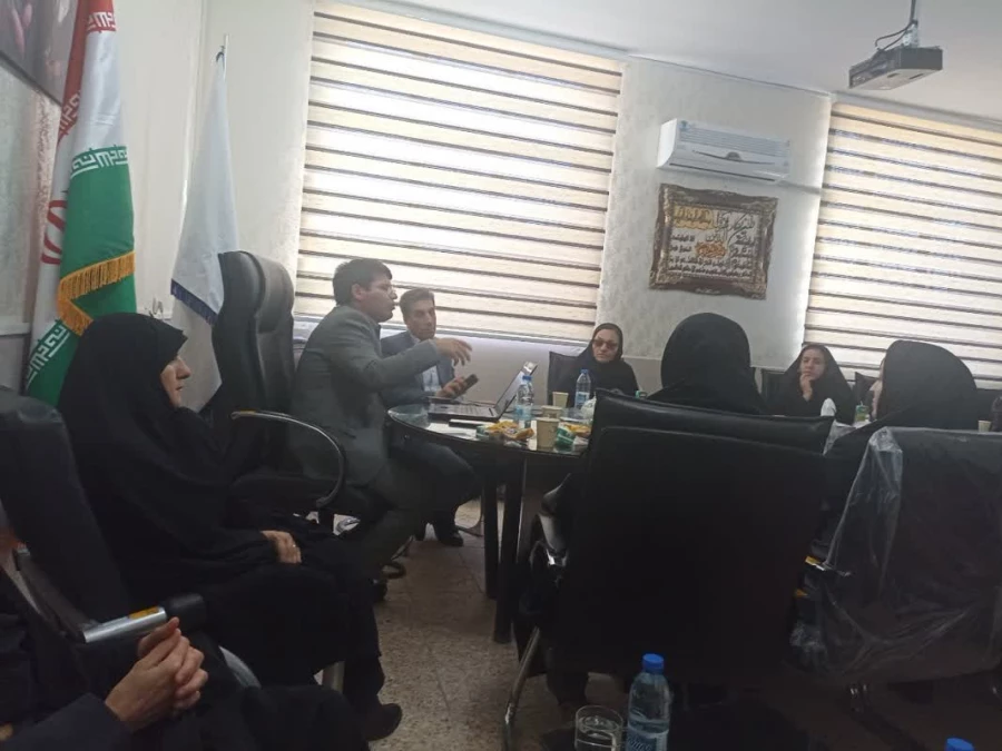 کارگاه آموزشی کارورزی معلمان راهنما  توسط گروه آموزشی دانشگاه برگزار گردید

 2