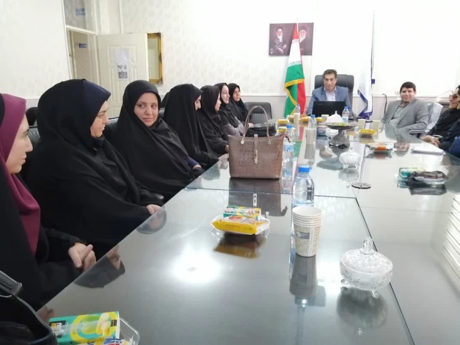 کارگاه آموزشی کارورزی معلمان راهنما  توسط گروه آموزشی دانشگاه برگزار گردید

 2