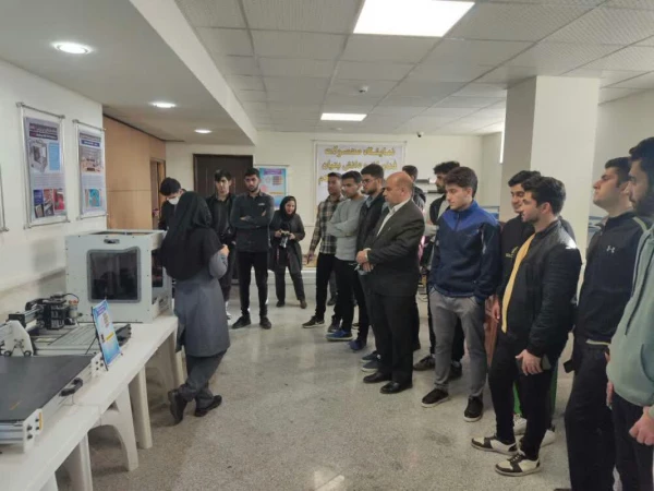 بازدید جمعی از دانشجویان پردیس شهید مدرس از پارک علم و فناوری استان ایلام 4