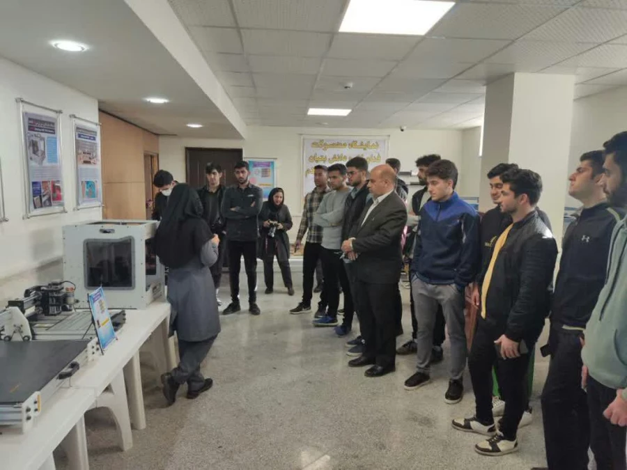 بازدید جمعی از دانشجویان پردیس شهید مدرس از پارک علم و فناوری استان ایلام 4