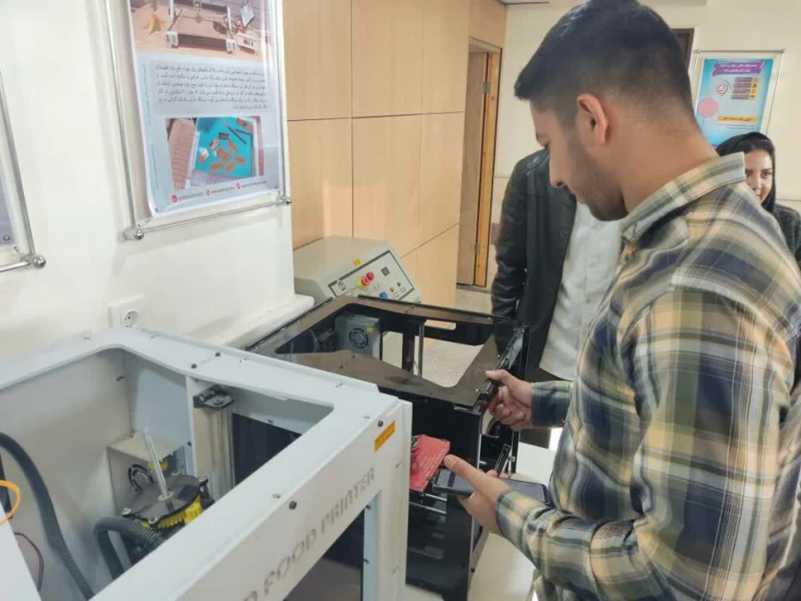 بازدید جمعی از دانشجویان پردیس شهید مدرس از پارک علم و فناوری استان ایلام 5