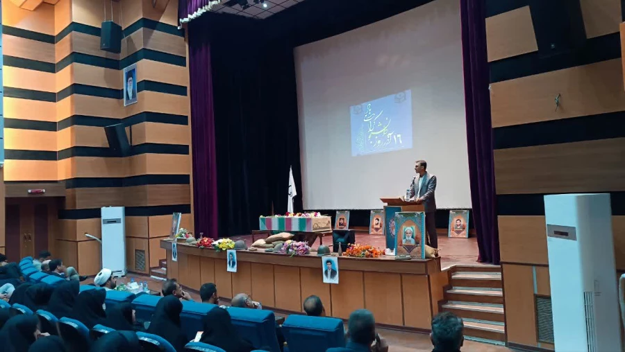 برگزاری مراسم گرامیداشت روز دانشجو در محضر نورانی شهید گمنام

 2