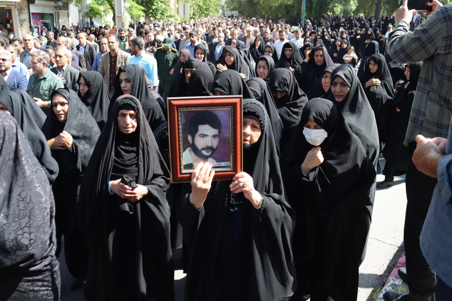 پایان ماموریت شهید محمدشفیع فیضی زاده بر شانه های مردم ایلام و دانشگاهیان 3