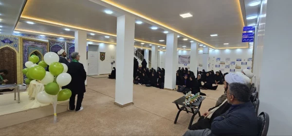 حضور خادمان حرم حضرت معصومه (س) به همراه پرچم گنبد حرم مطهر در دانشگاه فرهنگیان استان ایلام 2