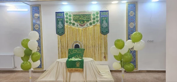 حضور خادمان حرم حضرت معصومه (س) به همراه پرچم گنبد حرم مطهر در دانشگاه فرهنگیان استان ایلام 3