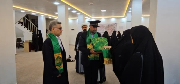 حضور خادمان حرم حضرت معصومه (س) به همراه پرچم گنبد حرم مطهر در دانشگاه فرهنگیان استان ایلام 4